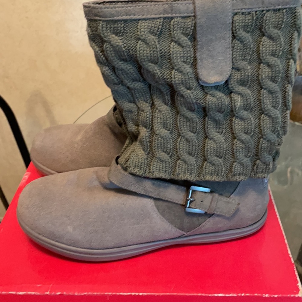Grey suede boot - Picture 3 of 7